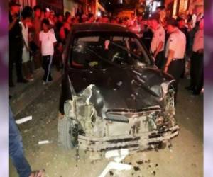 Así quedó de destrozado el vehículo con el que se atropelló a más de dos docenas de personas en Ecuador.