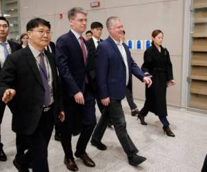 El representante especial de Estados Unidos para Corea del Norte, Stephen Biegun, llega al aeropuerto internacional de Incheon, Corea del Sur. Foto: Agencia AP.