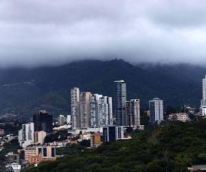 En el departamento de Francisco Morazán, el cielo permanecerá nublado durante el día, con probabilidad media de chubascos, lluvias y lloviznas dispersas de débiles a moderadas.