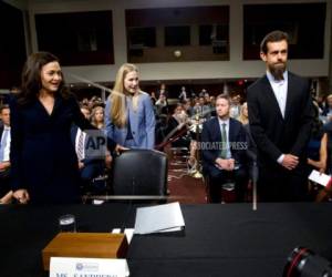 Sheryl Sandberg, la segunda al mando en Facebook, y Jack Dorsey, director general de Twitter, testificaron ante la Comisión de Inteligencia del Senado.