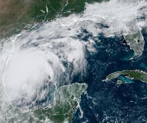 Francine tocará tierra este martes en Luisiana dejando fuertes lluvias.