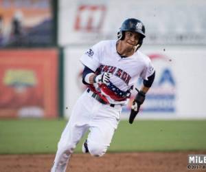 Mauricio Dubón con la camisa de los Sky Sox de Colorado Spring, la filial de los Brewers en la Triple-A. Foto: MILB.com/BobbyStevens