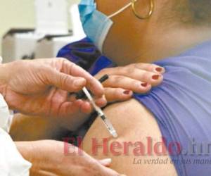 Los empleados de salud vacunados ya se recuperaron al 100%. Foto: El Heraldo