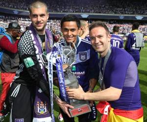 Andy Nájar posa con la copa (Foto: Redes)