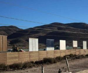 En la frontera entre México y Estados Unidos se pueden observar los ocho prototipos de muros.