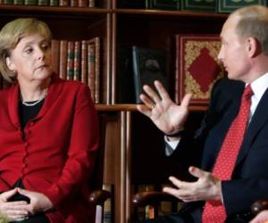 Merkel y Putin, quien ha sido presidente o primer ministro de Rusia desde el 2000, han logrado mantener abierto un canal de comunicación pese a sus profundas discrepancias políticas.