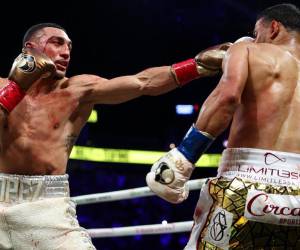 Teófimo López recibió un golpe en su ceja en el quinto round pero eso no impidió que fuera mejor.