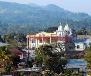 Las fachadas del palacio municipal y de la iglesia católica le dan un aire de magnitud a El Paraíso, Copán, uno de los municipios más desarrollados del occidente de Honduras.