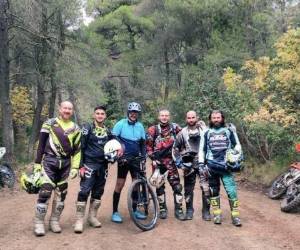 'Se comporta como si estuviera viviendo en otro mundo. Ustedes no son un gobierno de Atenas sino de Versalles', dijo el ex primer ministro Alexis Tsipras, líder de Syriza. Foto: Twitter