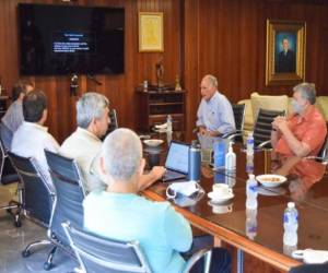 El candidato presidencial habló con lo maquiladores para presentar su plan de gobierno.