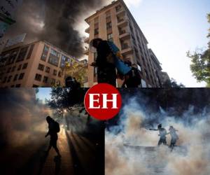 Una persona murió la noche del viernes tras caer a un foso mientras participaba de una masiva manifestación en las cercanías de la Plaza Italia de Santiago, donde se registraron violentos enfrentamientos con la policía, confirmó el Instituto Nacional de Derechos Humanos (INDH). Ya son 29 los muertos durante esta tensa jornada en las calles de Chile. Fotos: AFP