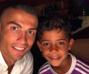 Cristiano Ronaldo y su hijo, tras celebrar la obtención de la Champions League. (Foto: @Cristiano en Instagram)