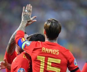 Sergio Ramos, capitán de la selección de España, igualó este domingo a Iker Casillas como lo que más han jugado con La Roja. Foto:AFP