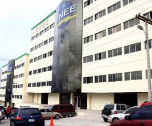 La Comisión Reguladora de Energía espera tener listo en febrero próximo el mecanismo para fijar el precio del kilovatio hora. Las tarifas reflejarán los costos de generación, transmisión, distribución y otros