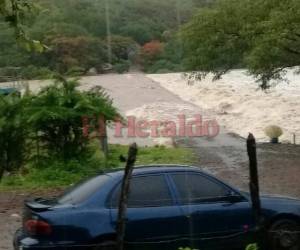 Las autoridades piden estar alerta ante el crecimiento del caudal de ríos y quebradas.