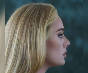 'Tengo la sensación de que este álbum es primero autodestrucción, y después autoreflexión y autoredención', dijo Adele sobre su nuevo álbum. Foto: Instagram