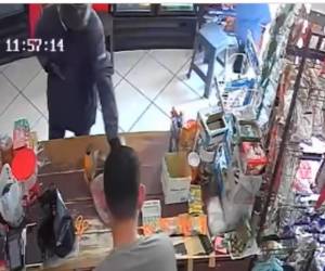 Ladrón asalta mercadito en San Francisco de La Paz y es recibido a tiros al salir del local