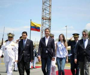 El líder de la oposición de Venezuela llamó a protestas masivas en todo el país el lunes cuando anunció su regreso al país después de una semana de gira por aliados latinoamericanos.
