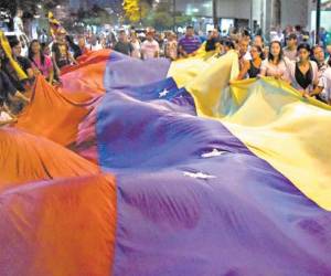 La oposición en Venezuela salió triunfante en las recientes elecciones legislativas y no sería extraño que también triunfe en las elecciones presidenciales para sustituir al presidente Nicolás Maduro.