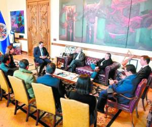 Los delegados de la OEA y el gobierno se sentarán en la mesa de diálogo en Tegucigalpa.