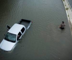 La tormenta Harvey dejó inundaciones sin precedentes en Houston, la cuarta ciudad más grande de Estados Unidos. Las autoridades tratan de buscar cama para miles de refugiados (Foto: AFP).