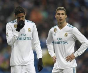 Raphael Varane y Cristiano Ronaldo. Foto AFP