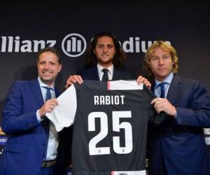 Adrien Rabiot ganará siete millones de euros anuales en la Juventus. Foto: Facebook.