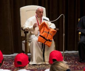 'No se me ocurrió dejar de ser (papa) por la responsabilidad y les hago una confidencia: ni se me había ocurrido que me iban a elegir a mí' dijo Francisco. Foto: AFP