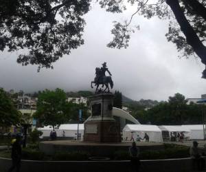 Leve llovizna se mantendrá en capital de Honduras. (Foto Mario Urrutia).