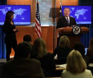 El Secretario de Estado de EEUU Mike Pompeo habla durante una conferencia de prensa en el Departamento de Estado el 25 de febrero de 2020 en Washington, DC.