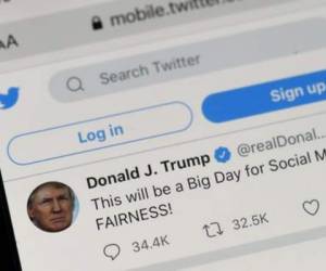 Twitter ha estado trabajando en la transición en esta plataforma ampliamente utilizada por Trump desde que se dieron por concluidos los resultados oficiales de las elecciones. Foto AFP