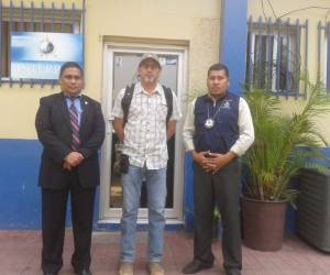 El extranjero será entregado a las autoridades de la Dirección Nacional de Migración.