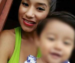 Los abogados de Yazmín Juárez presentaron la reclamación contra varias agencias federales. La bebé de un año de Juárez, Mariee, murió en mayo.