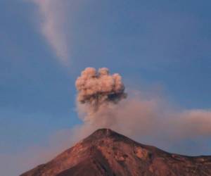 El volcán, de 3,763 metros de altura y ubicado 35 km al suroeste de Ciudad de Guatemala, finalizó el pasado lunes una violenta fase eruptiva que inició el domingo por la mañana y que obligó a la evacuación de 4,123 personas de los departamentos de Escuintla, Chimaltenango y Sacatépequez. AP