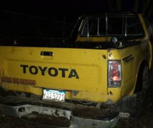 Las víctimas quedaron en el interior del vehículo con placas HAA 5271 en el que se conducían hacia la comunidad donde fueron atacados. Foto: Cortesía