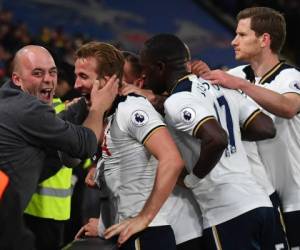 Los jugadores del Tottenham mientras celebran el gol ante el Crystal Palace en la Premier League (Foto: Agencias/AFP)