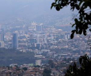 Tegucigalpa enfrenta una densa bruma que ha reducido la visibilidad. Aquí las imágenes.