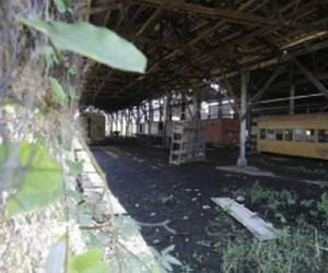 Es la travesía desde una de las zonas rurales más desfavorecidas hasta una región donde se produce la actividad económica más pujante, que convierte a Honduras en el principal exportador de banano del mundo.