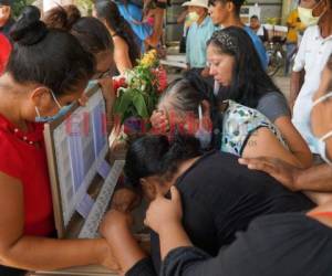 La tragedia del mortal aguardiente inició en la aldea Los Caraos el domingo 25 de octubre.