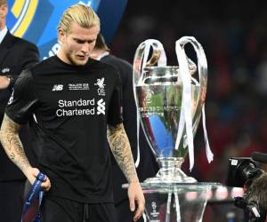 Al portero de Liverpool se le escaparon dos goles uno de Benzema y uno Bale, esto lo dejó devastado. foto AFP