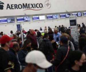 Se han cancelado 22 vuelos el jueves y 43 este viernes, todos de Aeroméxico y Connect, según un recuento del aeropuerto internacional de la capital.