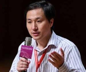 El investigador He Jiankui fue condenado a tres años de prisión. Foto: Agencia AFP.