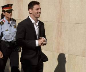 Según la revista Forbes, se encuentra entre los cuatro futbolistas más ricos del mundo.