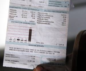 La ciudadanía ha llegado a las oficinas de atención al cliente de la ENEE para saber el porqué del alza en las facturas de abril y mayo.