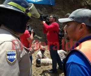 Valentín Ruíz se aferraba a un bombero que le servía como un escudo humano. Foto: Yeny Sarmiento/EL HERALDO