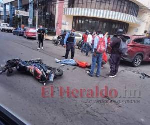 Los heridos fueron atendidos en el lugar por paramédicos del Cuerpo de Bomberos.