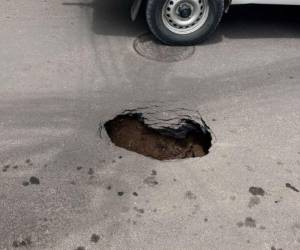 Los trabajos de reparación se extendieron durante varios días. Sin embargo, hoy, un mes después, el problema volvió a presentarse en la misma zona.