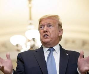 El presidente de los Estados Unidos dice que no tiene ningún síntoma relacionado al coronavirus.