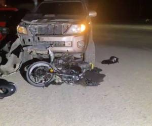 Adriel Maldonado, de 17 años de edad, murió tras impactar con su moto en un vehículo.