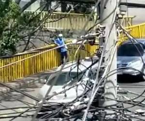 Hombre aprovecha fila para asaltar carros con ventanas abiertas en bulevar Morazán